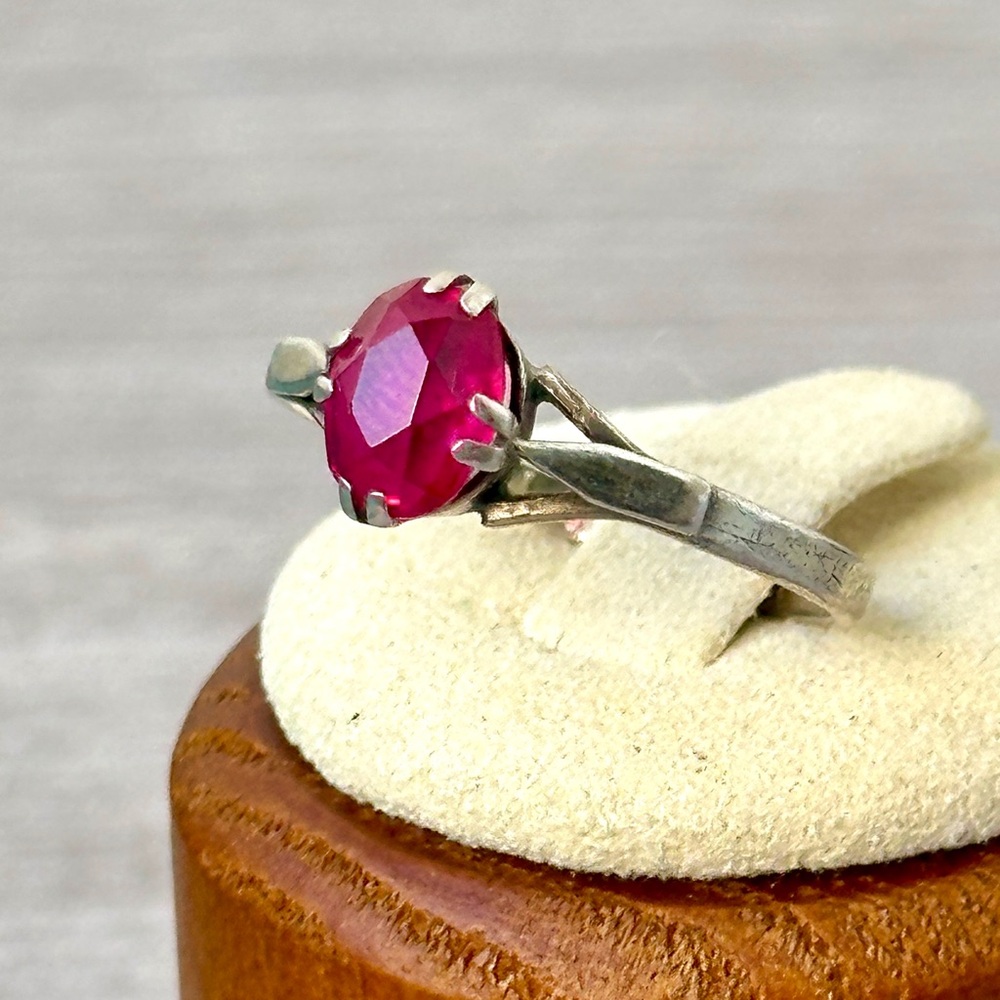 Elegant Silver Vintage Soviet Ruby Ring With Spli… - image 2